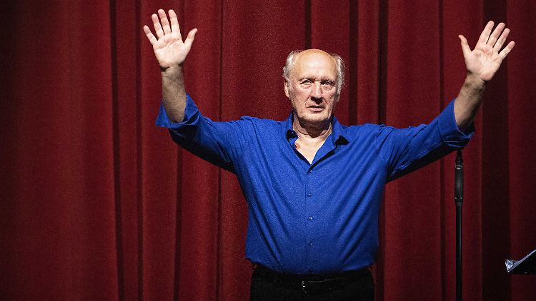 Ein Niederländer, der auf den Bühnen der Welt zu Hause ist: Herman van Veen.