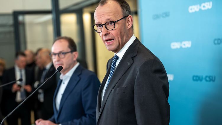 Die Bundesregierung wird laut Kanzler Friedrich Merz trotz des Rückschlags vor Gericht verstärkt Kontrollen und Zurückweisungen an den deutschen Grenzen durchführen lassen.