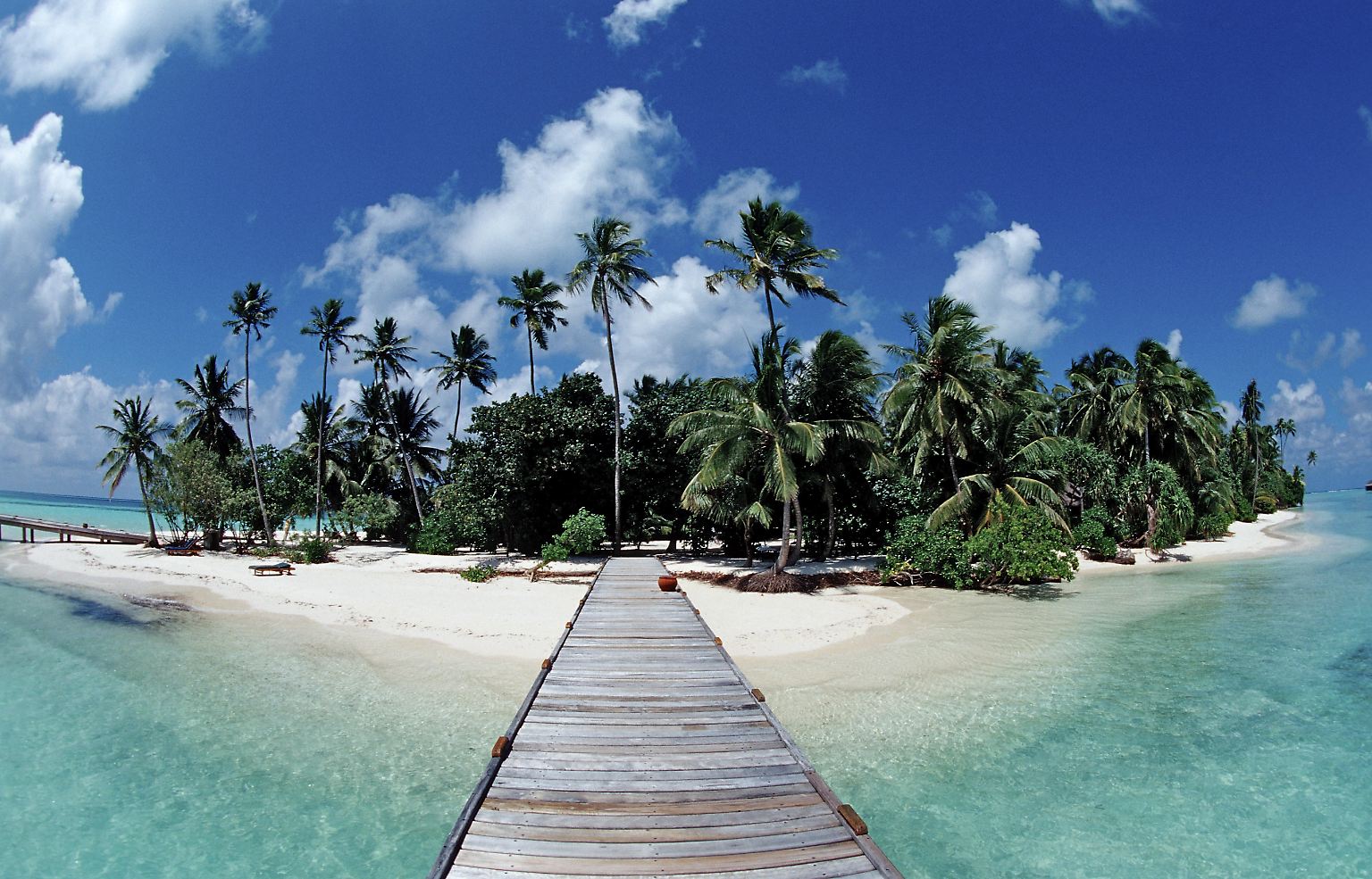Manch eine Insel ist einfach nur einsam und lädt dazu ein, die Ruhe zu genießen.