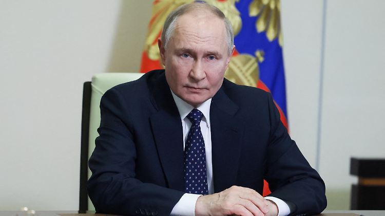 Die ukrainischen Soldaten sollten kapitulieren, sagt Putin.