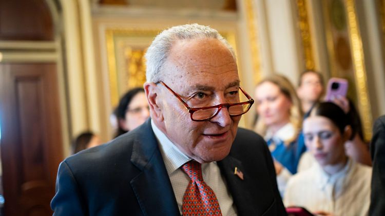 Erst Ablehnung, dann doch Zustimmung: Der Minderheitsführer der Demokraten im Senat, Chuck Schumer, änderte überraschend seine Meinung. 
