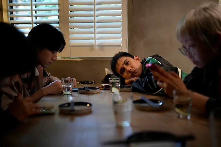 2023-06-22T233114Z-1400395388-RC2LB1ABMY3E-RTRMADP-3-CHINA-CULTURE-VOGUING