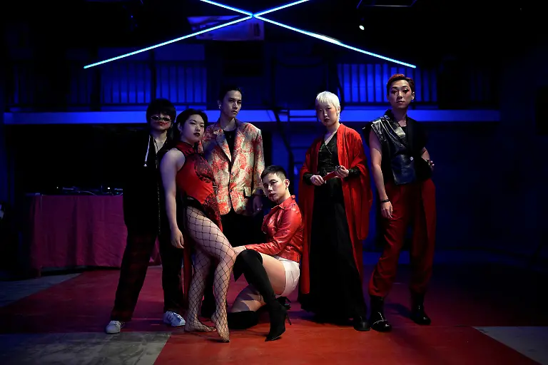 2023-06-22T233103Z-1603666341-RC2NX0A357CH-RTRMADP-3-CHINA-CULTURE-VOGUING