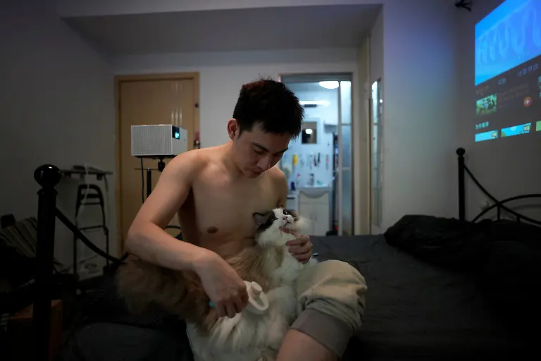 2023-06-22T233112Z-1063255723-RC2HB1APMRQ9-RTRMADP-3-CHINA-CULTURE-VOGUING