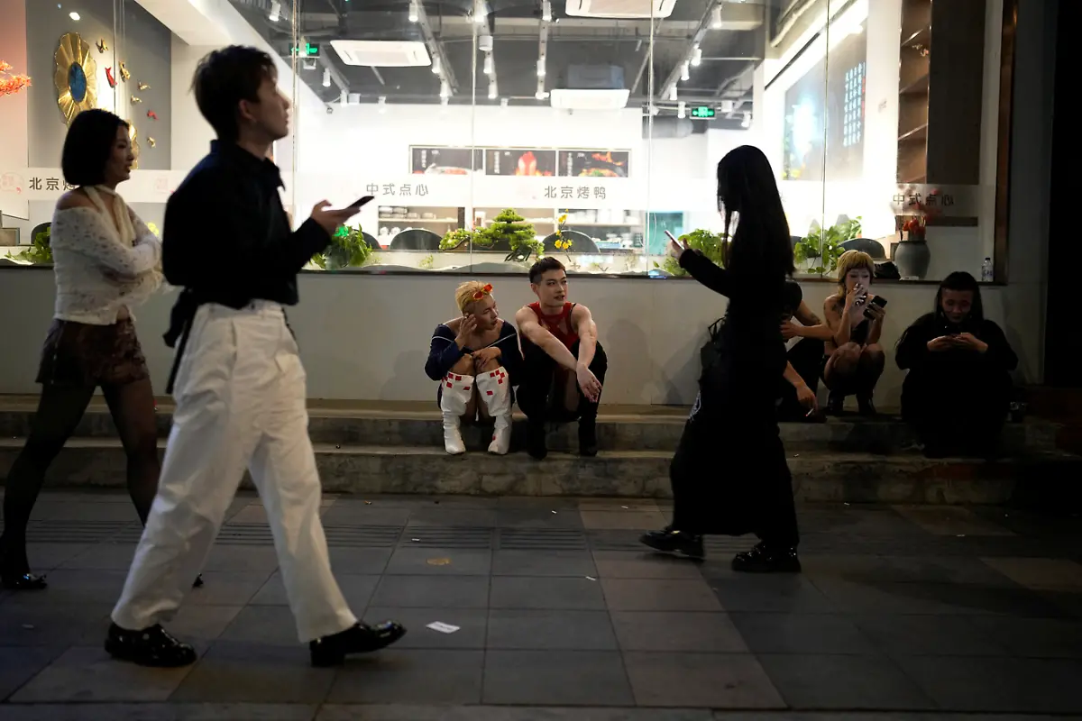 2023-06-22T233107Z-520778393-RC2PX0A7H1BW-RTRMADP-3-CHINA-CULTURE-VOGUING