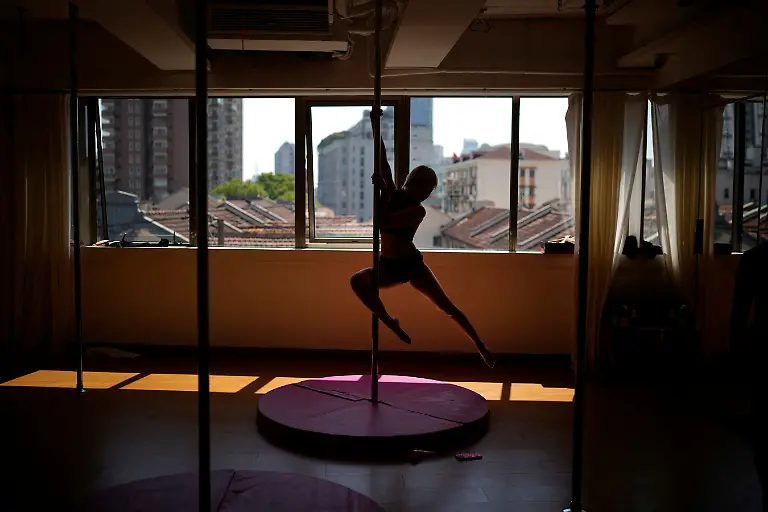 2023-06-22T233054Z-942629121-RC2UU0ARDPM4-RTRMADP-3-CHINA-CULTURE-VOGUING