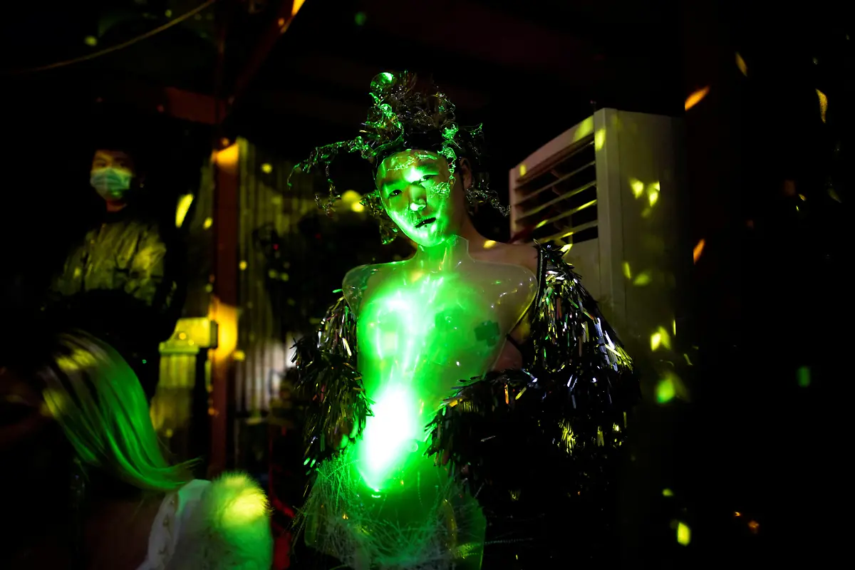 2023-06-22T233051Z-1312213558-RC21HK9VDYBB-RTRMADP-3-CHINA-CULTURE-VOGUING