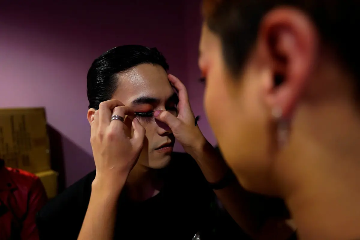 2023-06-22T233102Z-140909006-RC2MX0ARXQ6L-RTRMADP-3-CHINA-CULTURE-VOGUING