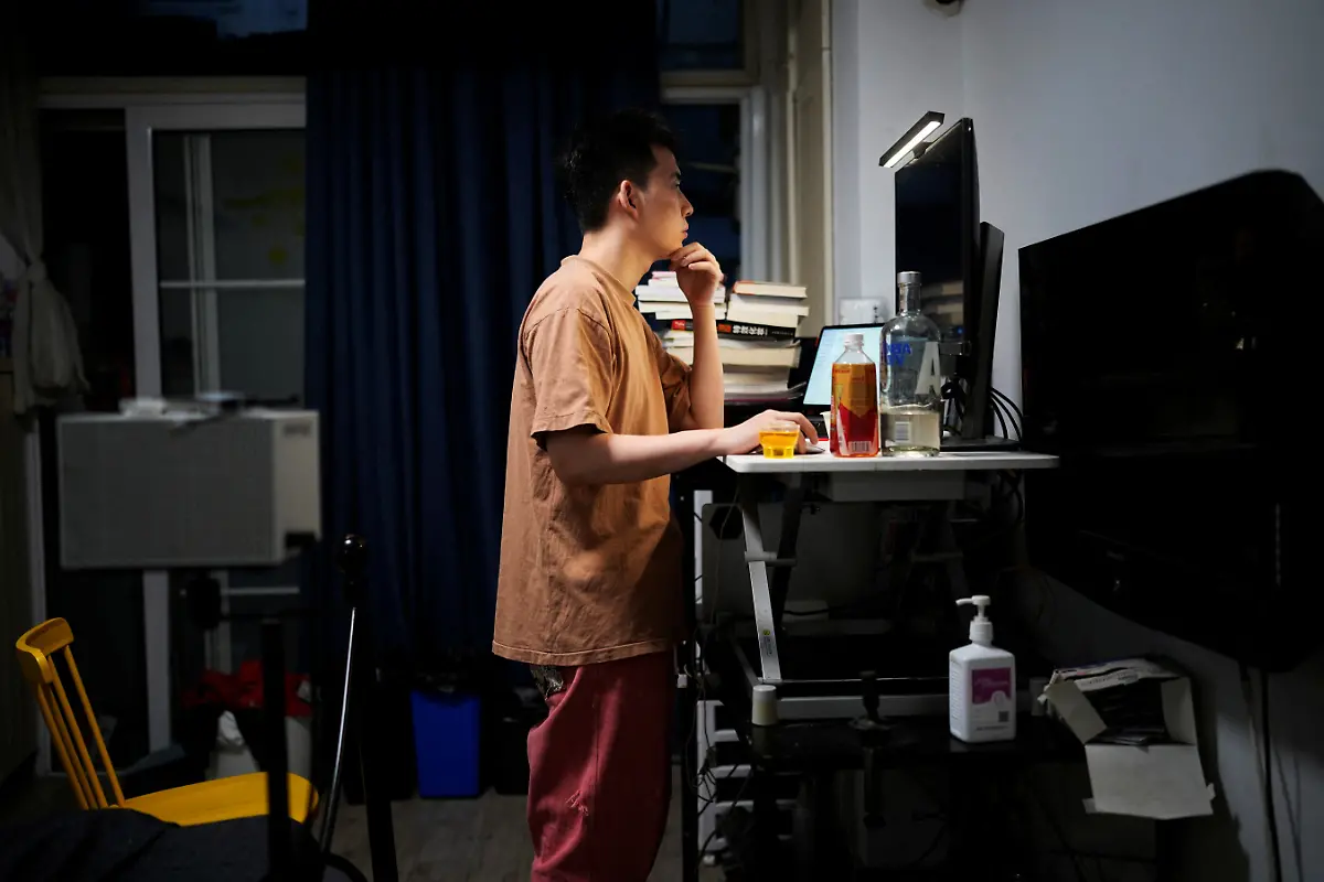 2023-06-22T233109Z-1277006961-RC2M11AGTTJD-RTRMADP-3-CHINA-CULTURE-VOGUING