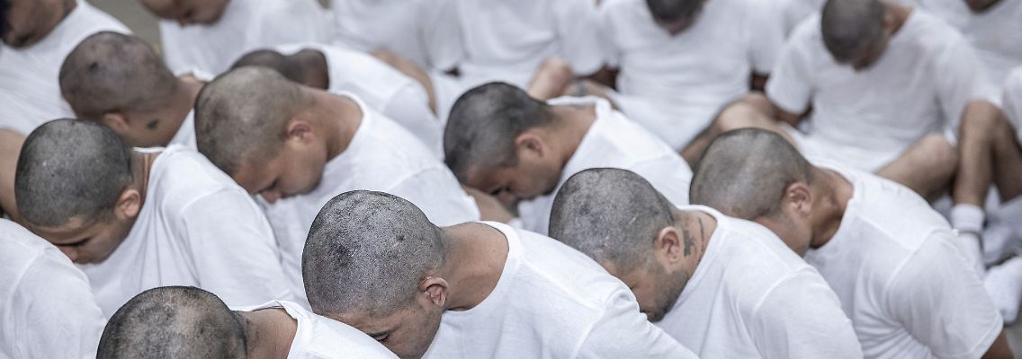 epi_226021140_REUTERSFOTO_2025-03-16T151452Z 873797660 RC2RDDASZ2UE RTRMADP 3 USA-TRUMP-MIGRATION-EL-SALVADOR.JPG_U.S. deports alleged.jpg