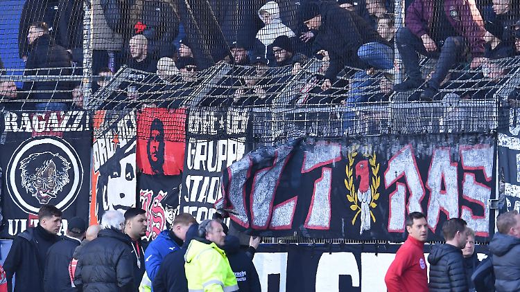 Eintracht Frankfurts Fans sorgten für eine ewige Verzögerung.