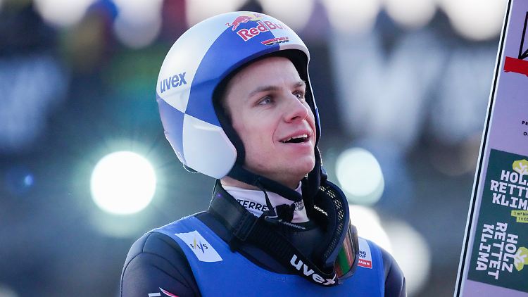 Andreas Wellinger triumphiert in Norwegen.