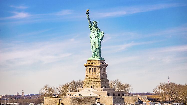 Blick auf die Freiheitsstatue in New York. 
