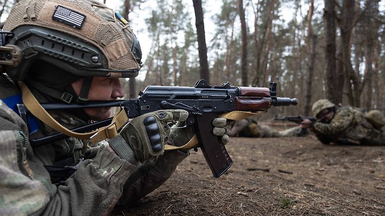Soldaten der ukrainischen 33. mechanisierten Brigade bei einer Übung. 