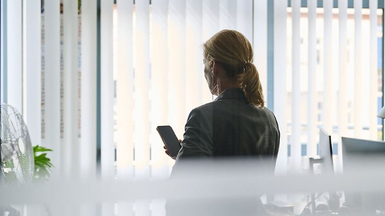 Anrufe beim Ex-Arbeitgeber können erlaubt sein, wenn Bewerberinnen oder Bewerber sie direkt bei der Bewerbung von selbst anbieten.
