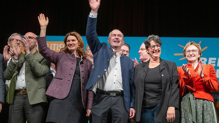 Mehring (l.) und andere Politiker der Freien Wähler lehnen eigentlich eine Lockerung der Schuldenbremse ab.