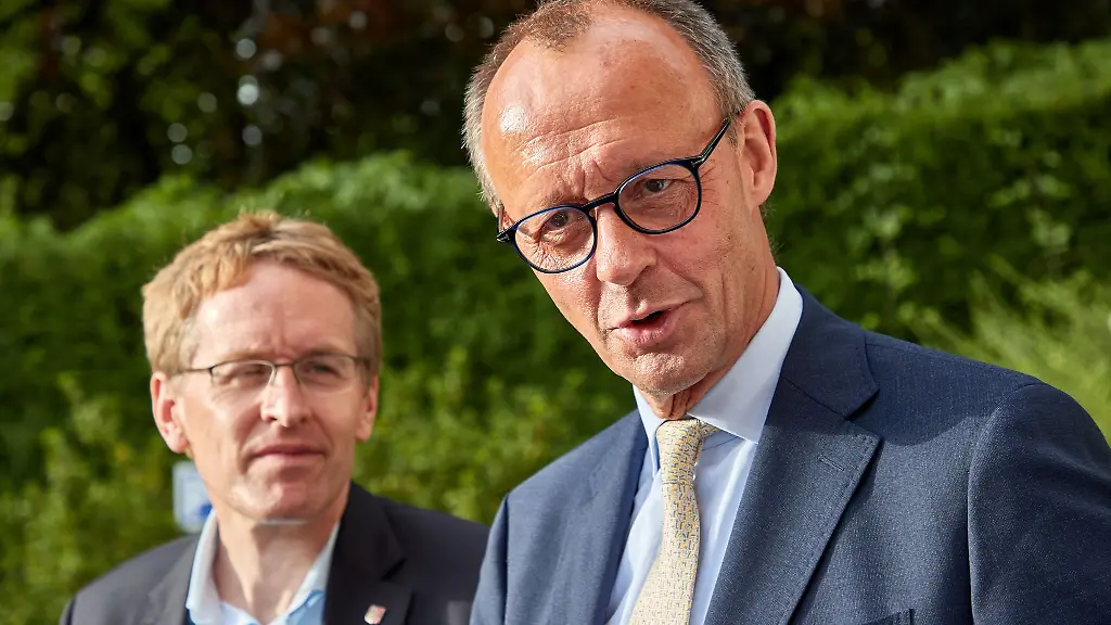 Daniel-Guenther-l-Ministerpraesident-in-Schleswig-Holstein-und-Friedrich-Merz-Bundesvorsitzender-beide-CDU