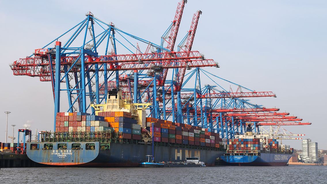 Der Hamburger Hafen ist mit Abstand Deutschlands wichtigster Umschlagplatz.