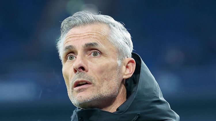 Kees van Wonderen erlebt turbulente Zeiten beim FC Schalke 04.