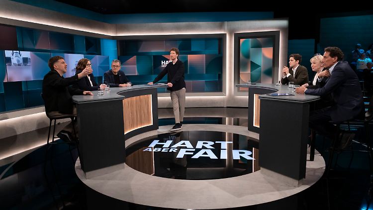 Bei "Hart aber fair" geht es unter anderem um die Milliarden für die Bundeswehr. 
