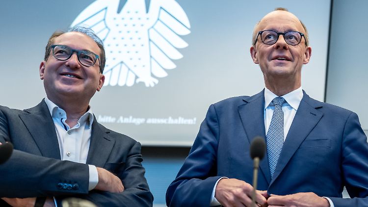 Dobrindt und Merz wollen das Bürgergeld in der bestehenden Form beenden. 