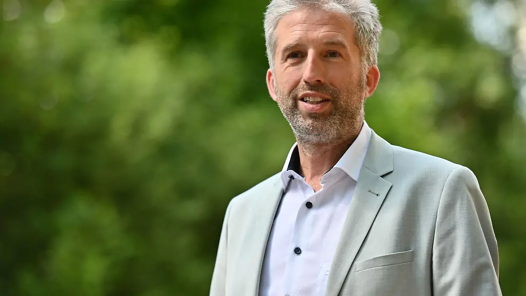 Der-Tuebinger-Oberbuergermeister-Boris-Palmer-steht-bei-einer-Veranstaltung