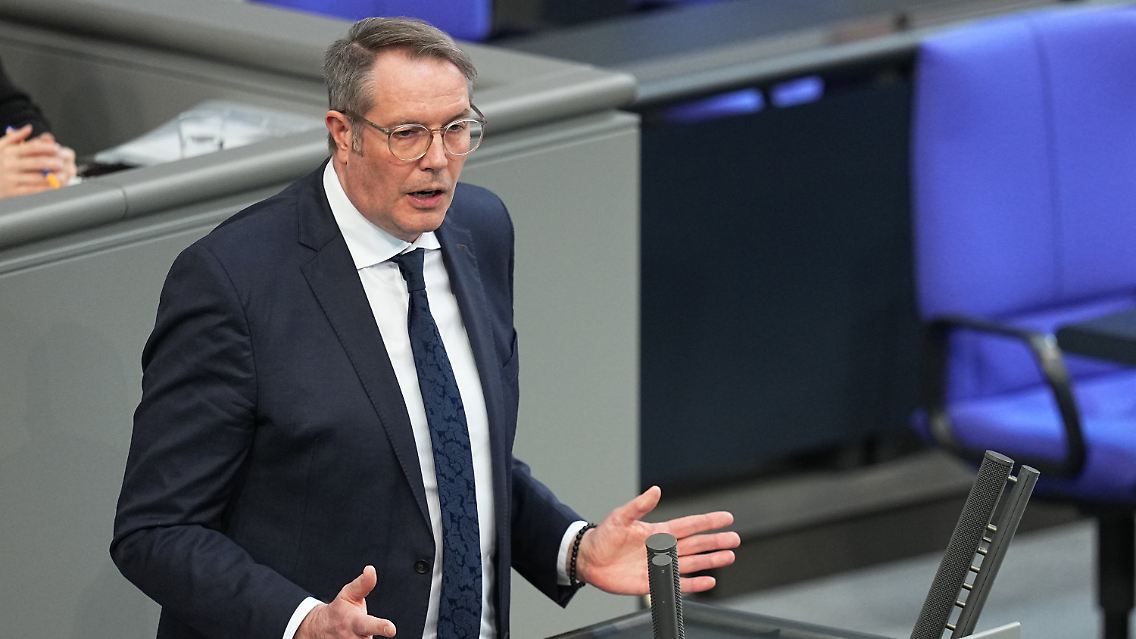 Alexander Schweitzer ist seit dem 10. Juli 2024 Ministerpräsident von Rheinland-Pfalz. Er ist dort Nachfolger von Malu Dreyer.
