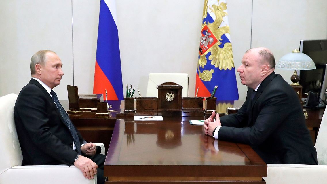 Wladimir Potanin (r.) bei einem Treffen mit Russlands Machthaber Putin im Dezember 2018.