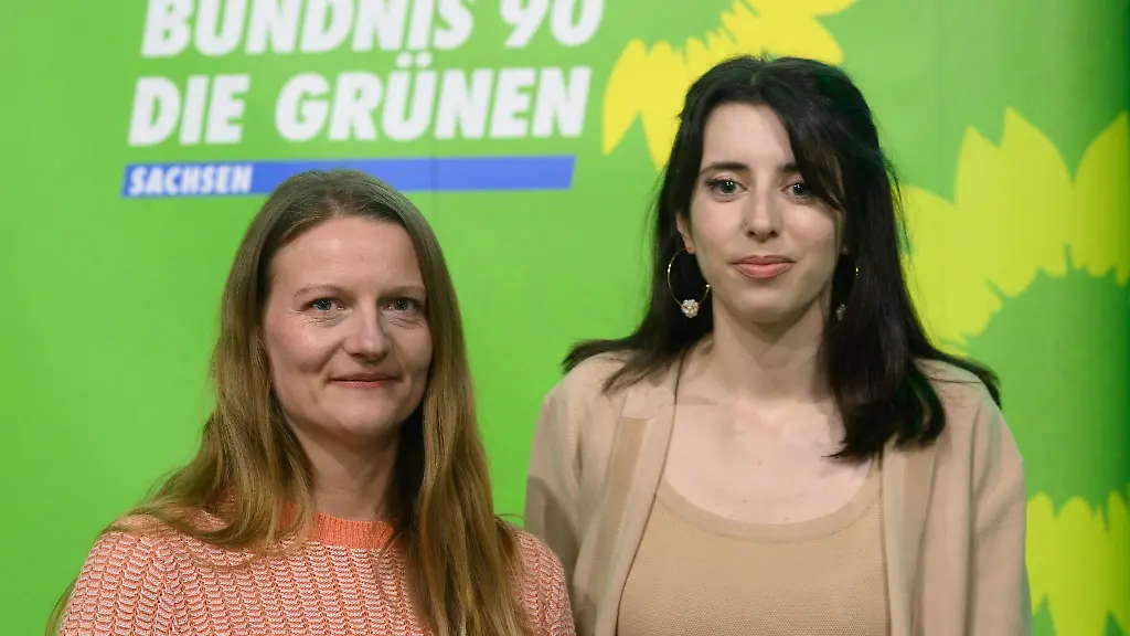 Christin-Furtenbacher-l-und-Marie-Mueser-beide-Vorsitzende-von-Buendnis-90-Die-Gruenen-in-Sachsen