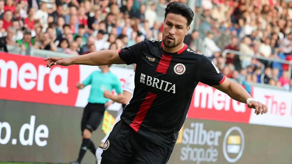 Wiesbadens-Ahmet-Guerleyen-in-Aktion