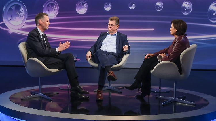 "Wir leben in besonderen Zeiten", verteidigt Stegner die Milliardenschulden.