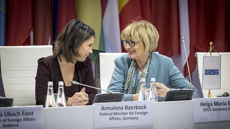 Baerbock (l.) statt Schmid: Deutschland nominiert die Außenministerin für den Posten der Vorsitzenden der UN-Generalversammlung.