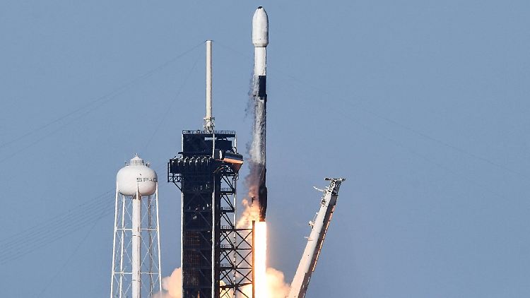Obwohl Musk der Ukraine Anfang März zusicherte, Starlink weiter zur Verfügung zu stellen, suchen die ukrainischen Behörden nach einer Alternative.