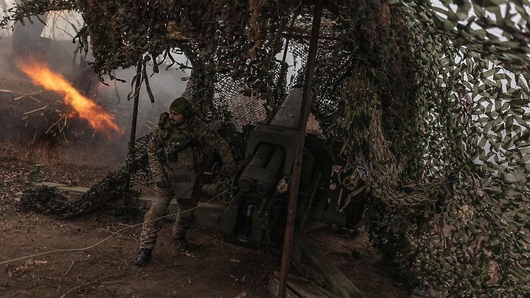 Die zusätzlichen Hilfen seien angesichts der sich verschlechternden militärischen Lage der Ukraine "sachlich unabweisbar", schreibt das Finanzministerium.