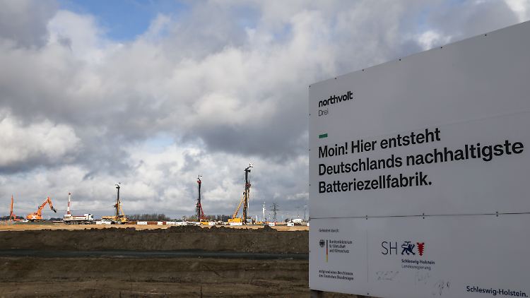 Eines der größten Industrieprojekte von Northvolt ist eine Batteriefabrik im schleswig-holsteinischen Heide, die mit deutschen und europäischen Steuermilliarden gefördert wurde. 