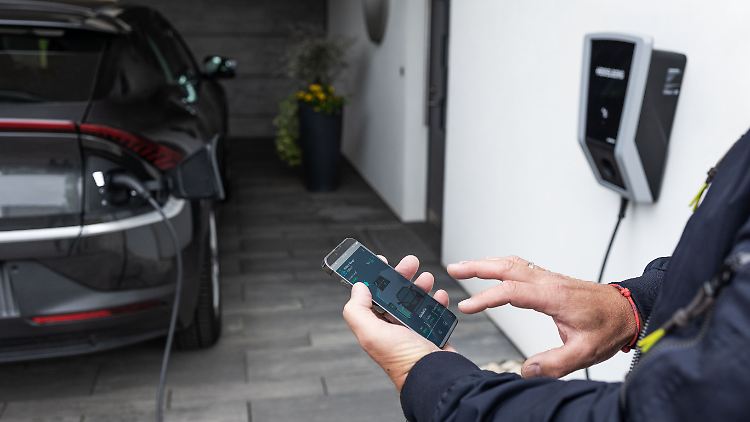 Viele Elektroautofahrer tanken vornehmlich an der eigenen Wallbox.