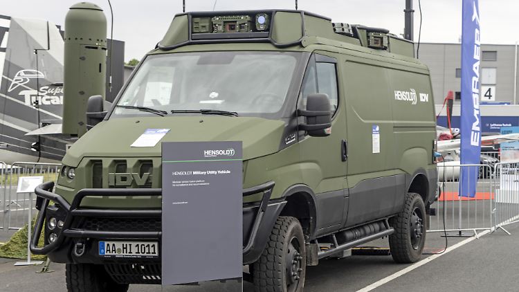 Ein militärisches Fahrzeug von Hensoldt bei der ILA 2024 in Berlin.