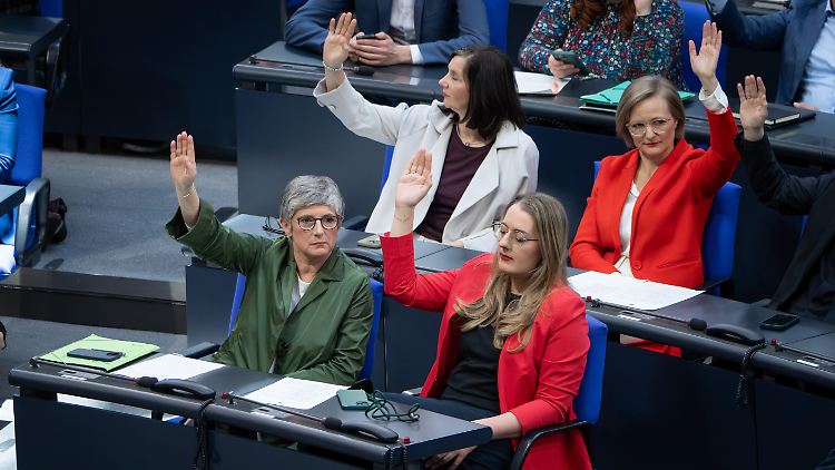 Britta Haßelmann, Katrin Göring-Eckardt, Katharina Dröge und Franziska Brantner blicken Jahren in der Opposition entgegen.