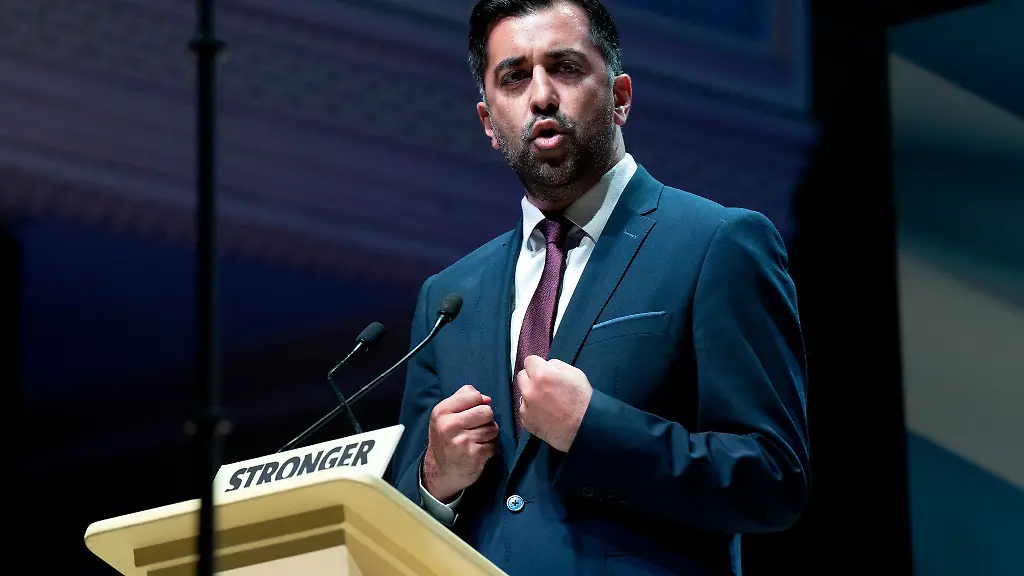 Humza-Yousaf-Erster-Minister-von-Schottland-spricht-auf-dem-Sonderparteitag-der-Schottischen-Nationalpartei-SNP-in-der-Caird-Hall-in-Dundee