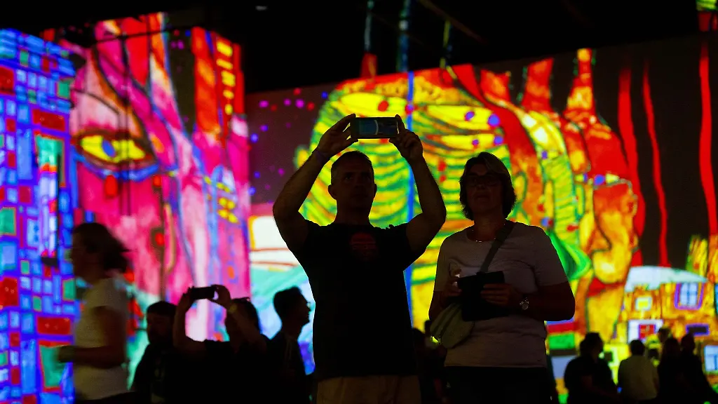 Phoenix-des-Lumieres-bietet-waehrend-des-Kulturfest-Extraschicht-einen-voellig-neuen-Blick-auf-die-Werke-einiger-der-beruehmtesten-Kuenstler-innen-der-Geschichte