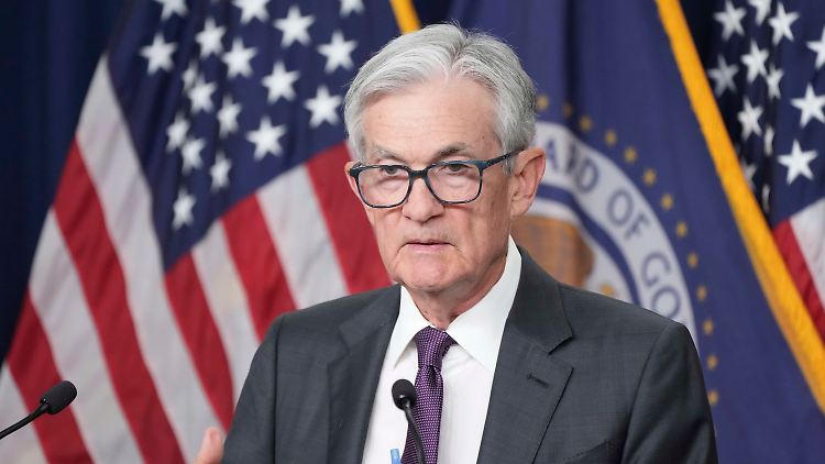 Die Fed um Chef Jerome Powell will warten, bis sich der Nebel lichtet und klarer wird, was die Zollpolitik für Folgen hat.