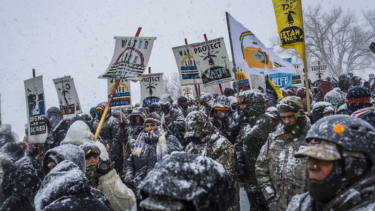 Gegen den Bau der Pipeline hatte es sowohl vor Ort als auch in vielen US-Städten massive Proteste gegeben.
