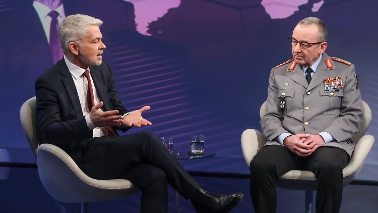 Ab 2029 sei Russland zu einem größeren Krieg fähig, warnt Breuer (r.).