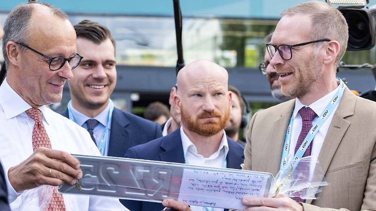Jan Heinisch (r.) hält eine Rückkehr zu russischem Gas für möglich.
