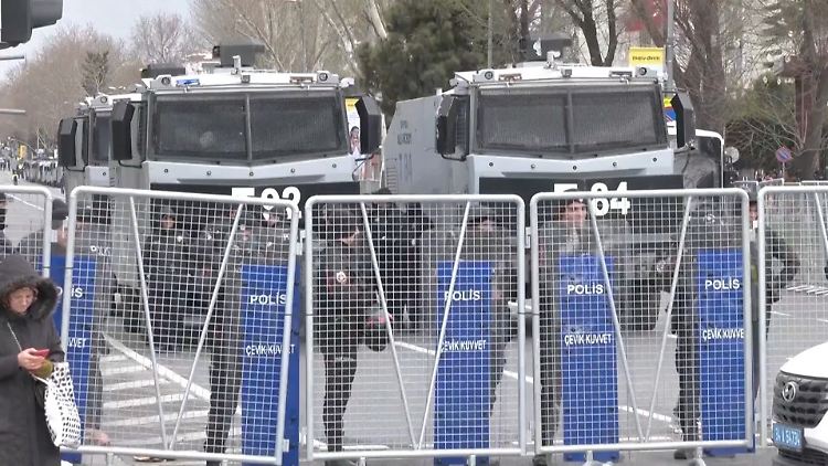 Türkei Polizei Gewalt.jpg