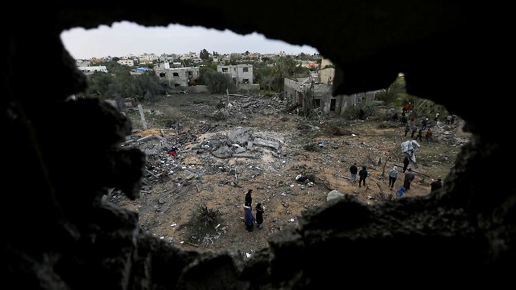 24 lebende Geiseln befinden sich laut israelischen Informationen noch im Gazastreifen.