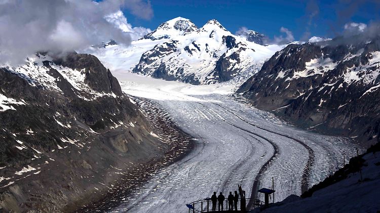 Gletscher weltweit haben seit dem Jahr 2000 jedes Jahr rund 273 Milliarden Tonnen Eis verloren.