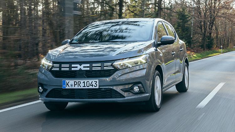 Das neue Logo steht dem Dacia Sandero gut.