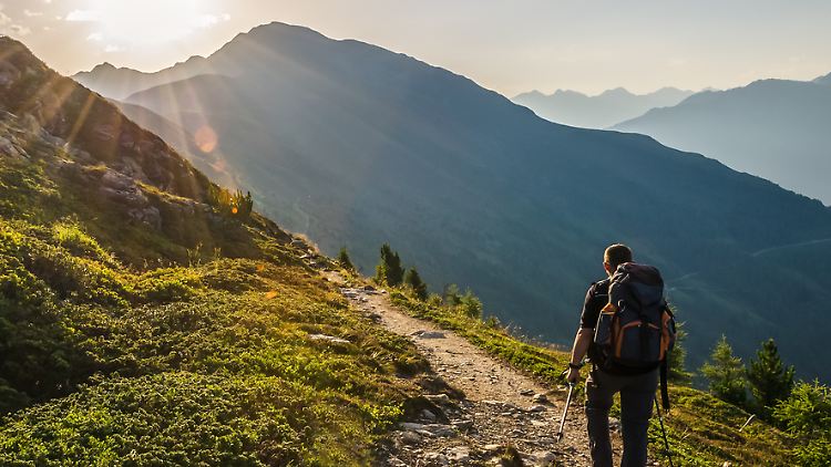 Wandern in der freien Natur tut Körper und Seele gut. Mit der richtigen Ausrüstung macht es noch mehr Spaß.