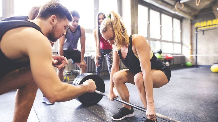 Programme speziell für Jugendliche und qualifiziertes Personal zur Anleitung könnten die gesundheitlichen Risiken durch Kraftsport minimieren. 